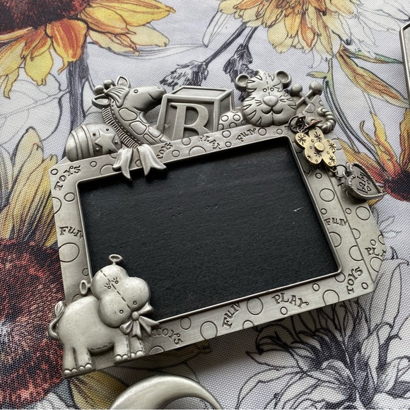 Fetco Bundle of 4 + BONUS Metal Picture Frames Baby Blocks Zoo Animals Moon Star - Picture 2 of 11